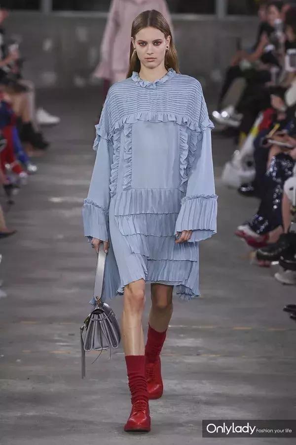 张艺兴valentino东京神图,张艺兴valentino秀场表演