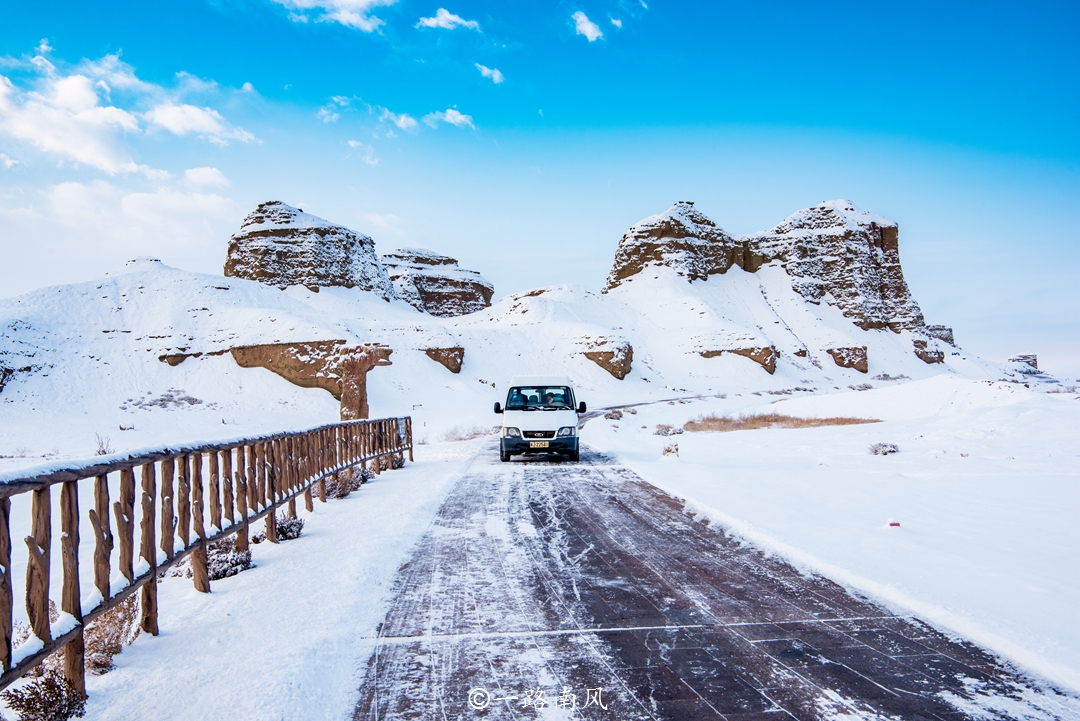 *疆新**克拉玛依有座魔鬼城,风过石缝像狼嚎,拍过电影获得奥斯卡