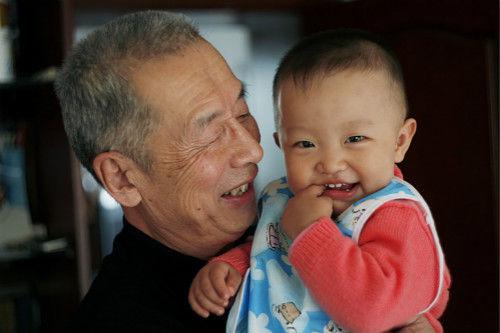 继子女与再婚父母怎么相处,再婚夫妻要以现有家庭为重