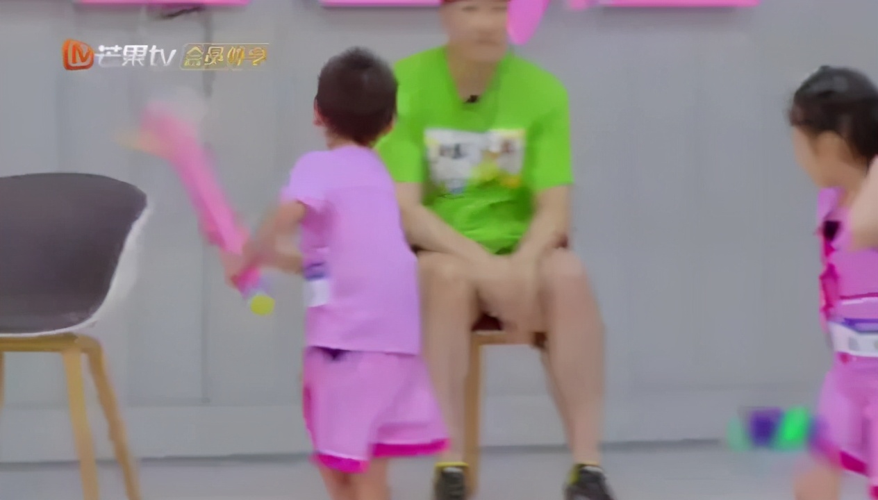 6岁矮小症男孩长高16cm：这几项运动，有助于孩子长高