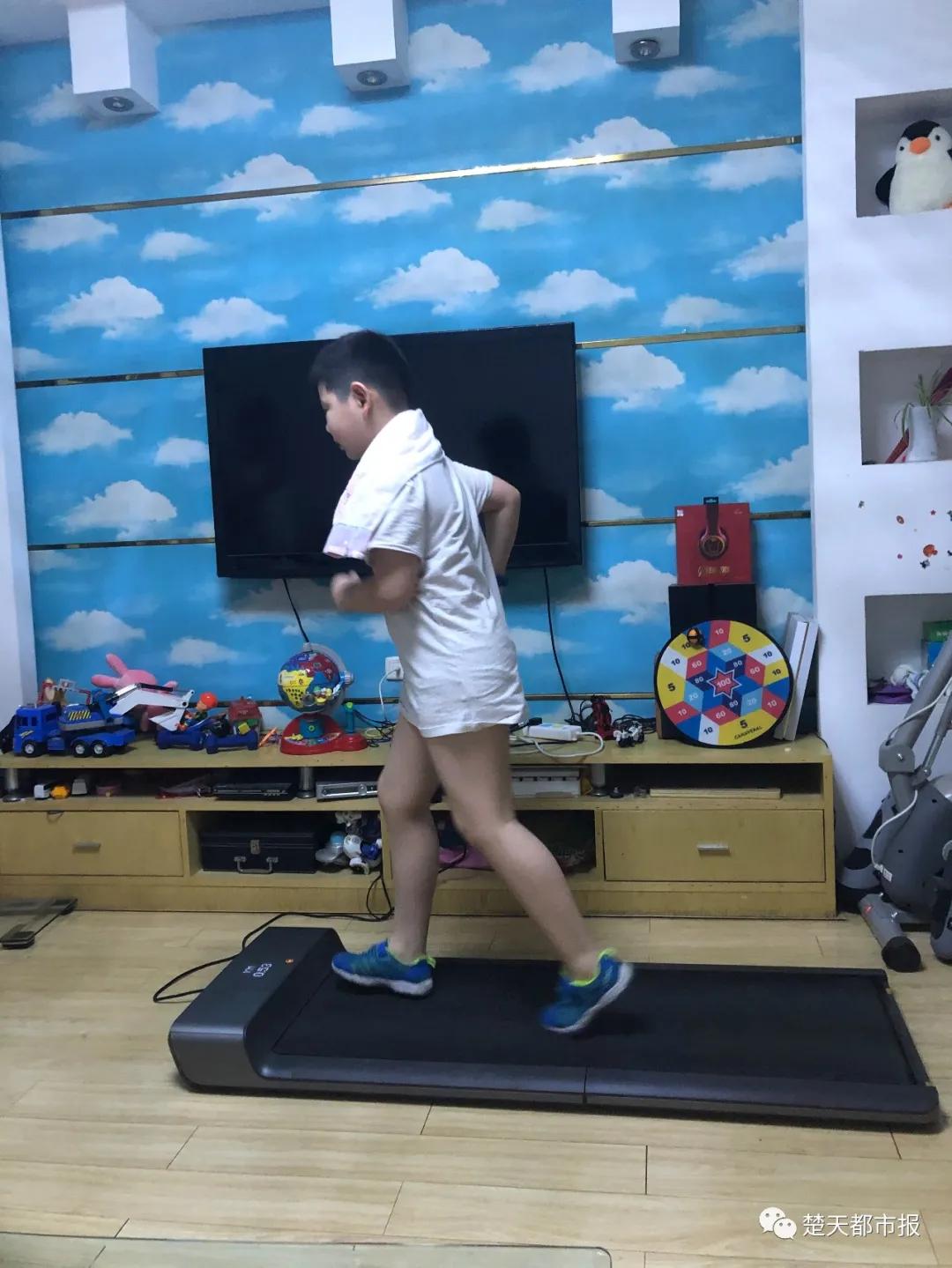 妗堟澘涓嬩笂缃戣,妗堟澘涓嬩笂缃戣鐨勫皬濂冲