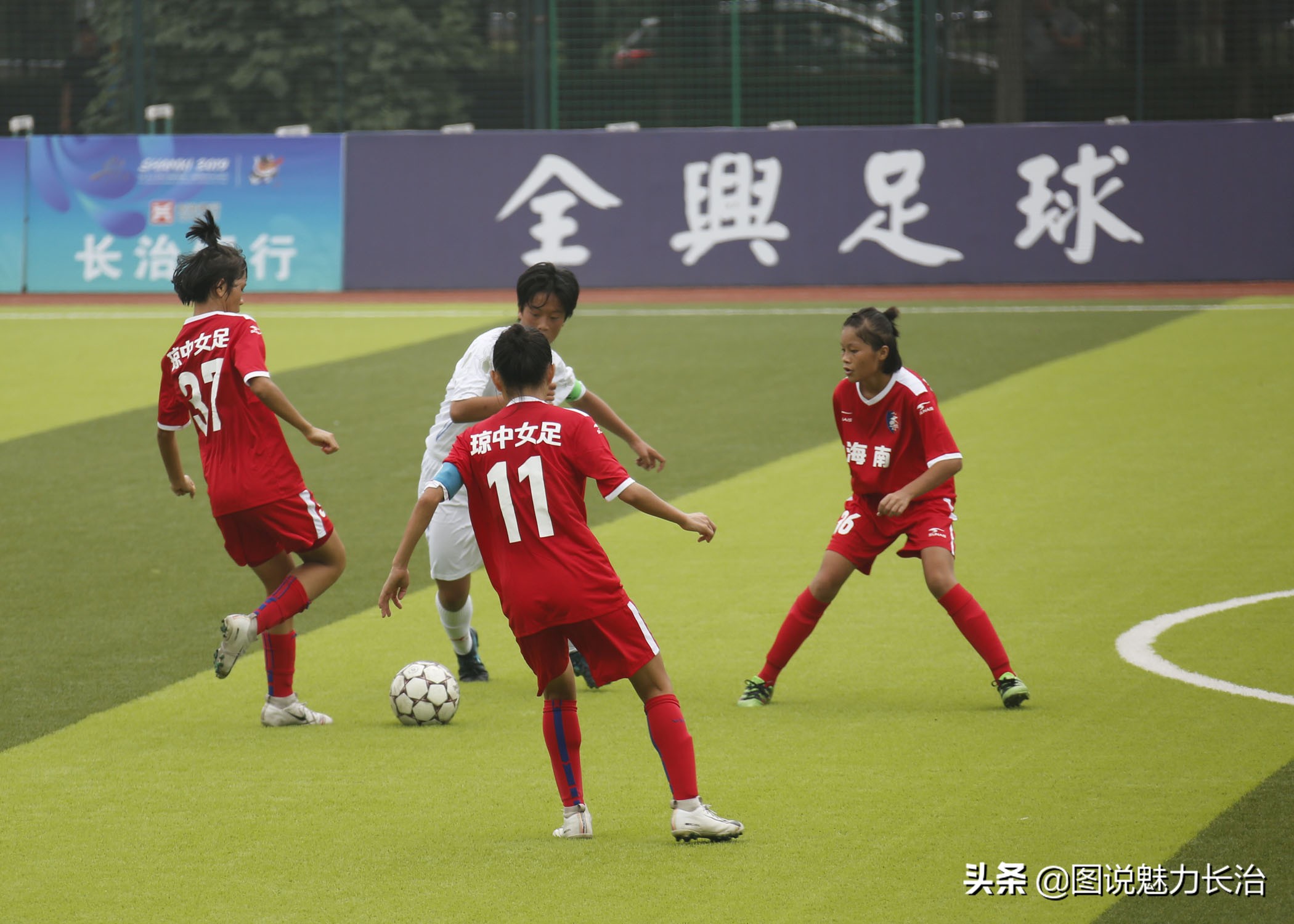 足球球员受伤瞬间,盘点足球比赛上的精彩瞬间