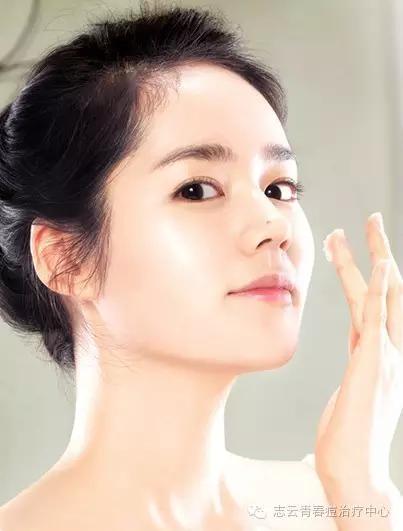 脸上痘痘多怎么办最有效的方法,脸上痘痘的正确处理方法