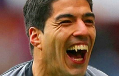 真实“吃鸡”?法国一球员裆部被咬,“肇事球员”竟遭5年禁赛