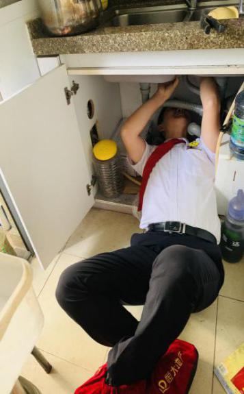 金碧物业致敬战疫,金碧物业先进事迹