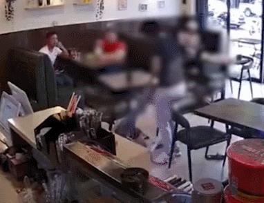 奶茶店女子被女子暴打后续,奶茶店门口女子被暴打