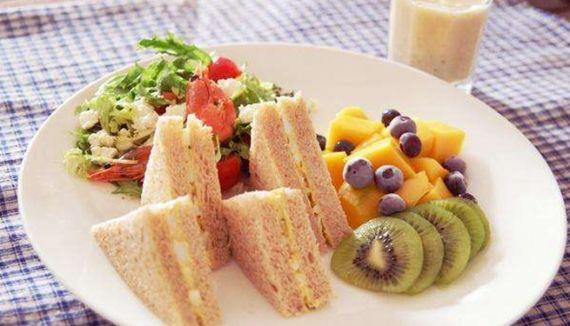 健身到底要不要晚上加餐,健身加餐吃什么好及注意事项