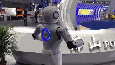 没想到，珠洽会上的机器人“样样精通”！看完觉得自己快失业了