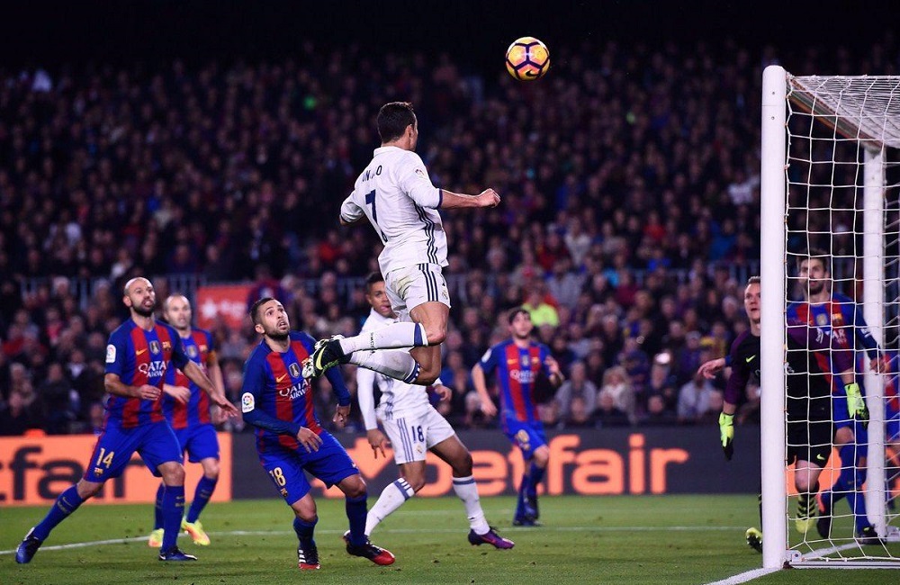 足球和篮球哪个更利于长高,篮球和羽毛球哪个更有助于长高