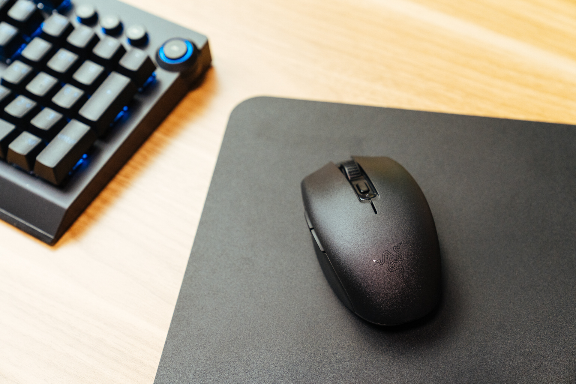 razer雷蛇毒蝰终极版轻量无线鼠标,razer八岐大蛇v2无线鼠标评测