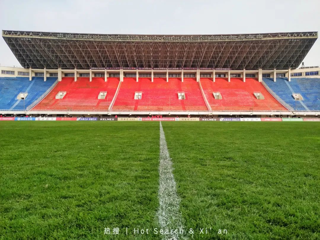 西安国际足球中心展示中心,西安国际足球中心夜景