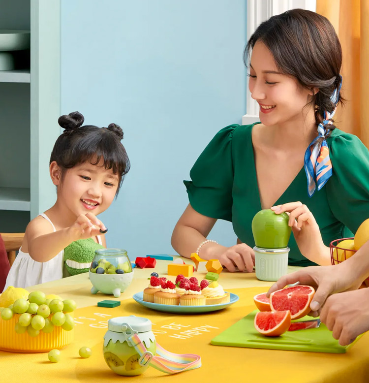 放到包包里的榨汁机,随身携带榨汁机随时喝到新鲜果汁