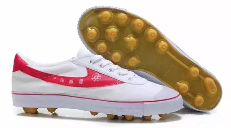 你还记得自己的第一双球鞋吗，那双破旧的大博文？