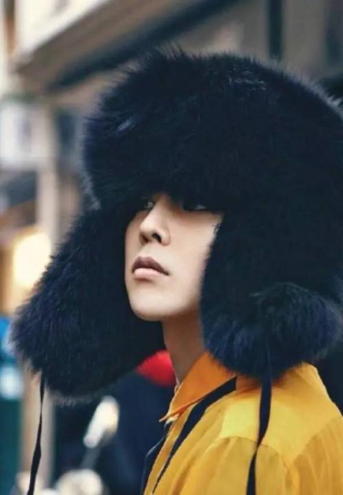 baby和权志龙合体,baby戴陈赫帽子