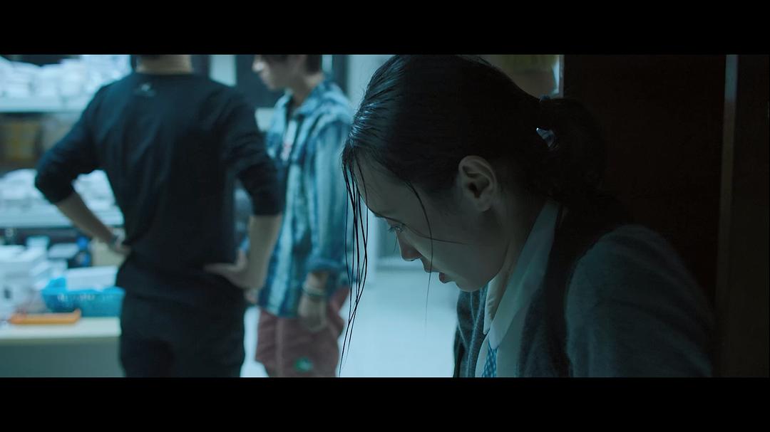 女孩为了一张机票为闺蜜相亲,女孩为了一张机票替富家女相亲