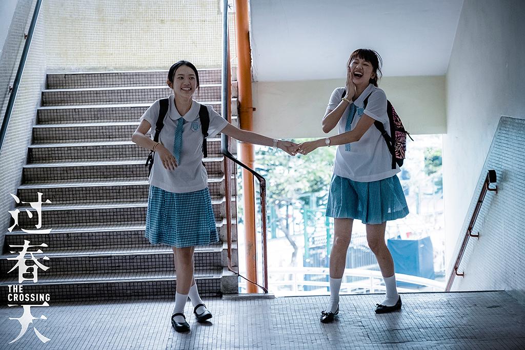 女孩为了一张机票为闺蜜相亲,女孩为了一张机票替富家女相亲