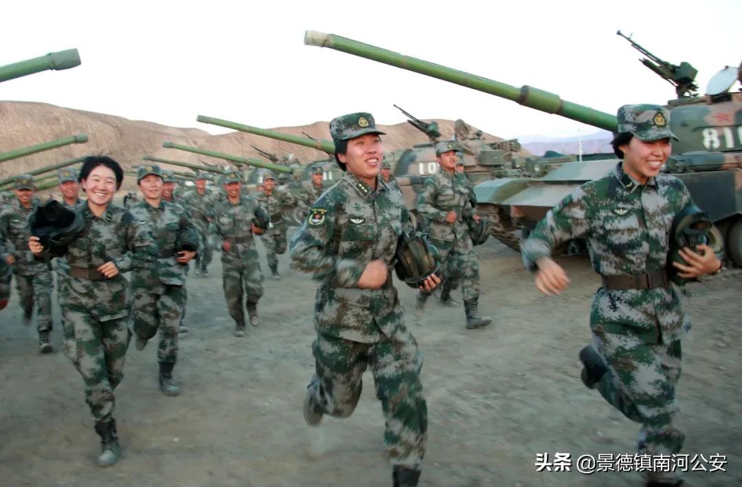 马和帕丽:“天山之花”,在铁甲洪流中绽放