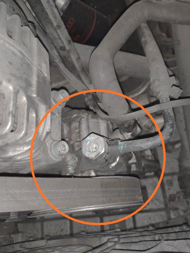 奥迪助力泵异响怎么解决,18年奥迪a4方向助力失效