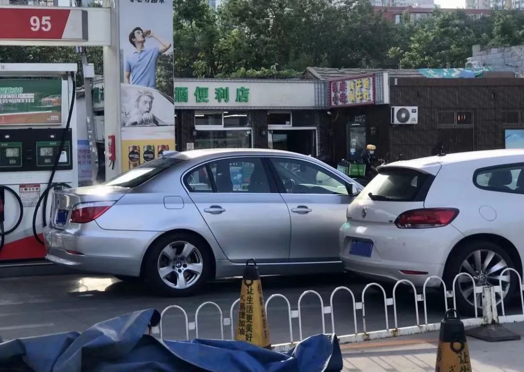 10多年的宝马5系还值得买吗,十年前的宝马5系值得买吗