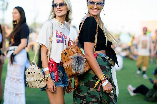 双肩包正悄然变成各路潮流人士的凹造型单品