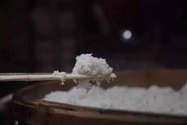 与尔同销万古愁上一句是什么,与尔同销万古愁李白哪来的愁