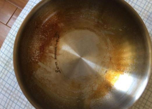 不锈钢锅上的黄渍拿什么能洗掉,怎样去除不锈钢锅的黄渍