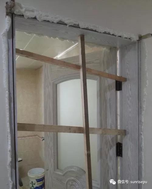木门底部用什么填缝好,木门为什么要留缝打泡沫胶