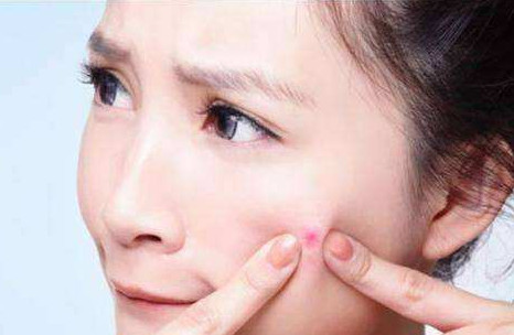 茶树精油怎么用在脸上,茶树精油怎么用在脸上祛痘印