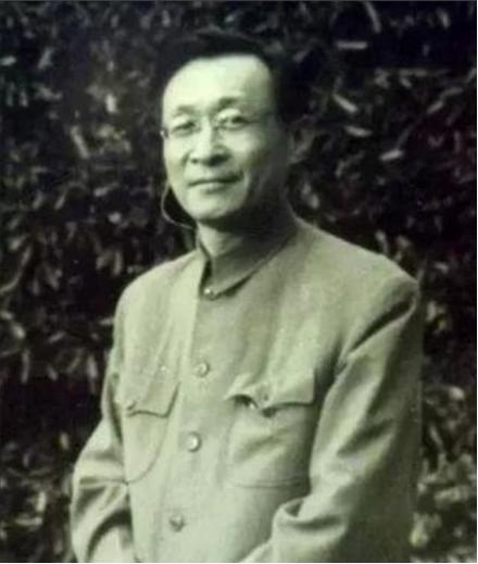 萧华：中国最年轻的开国上将，22岁当上司令，39岁授上将军衔
