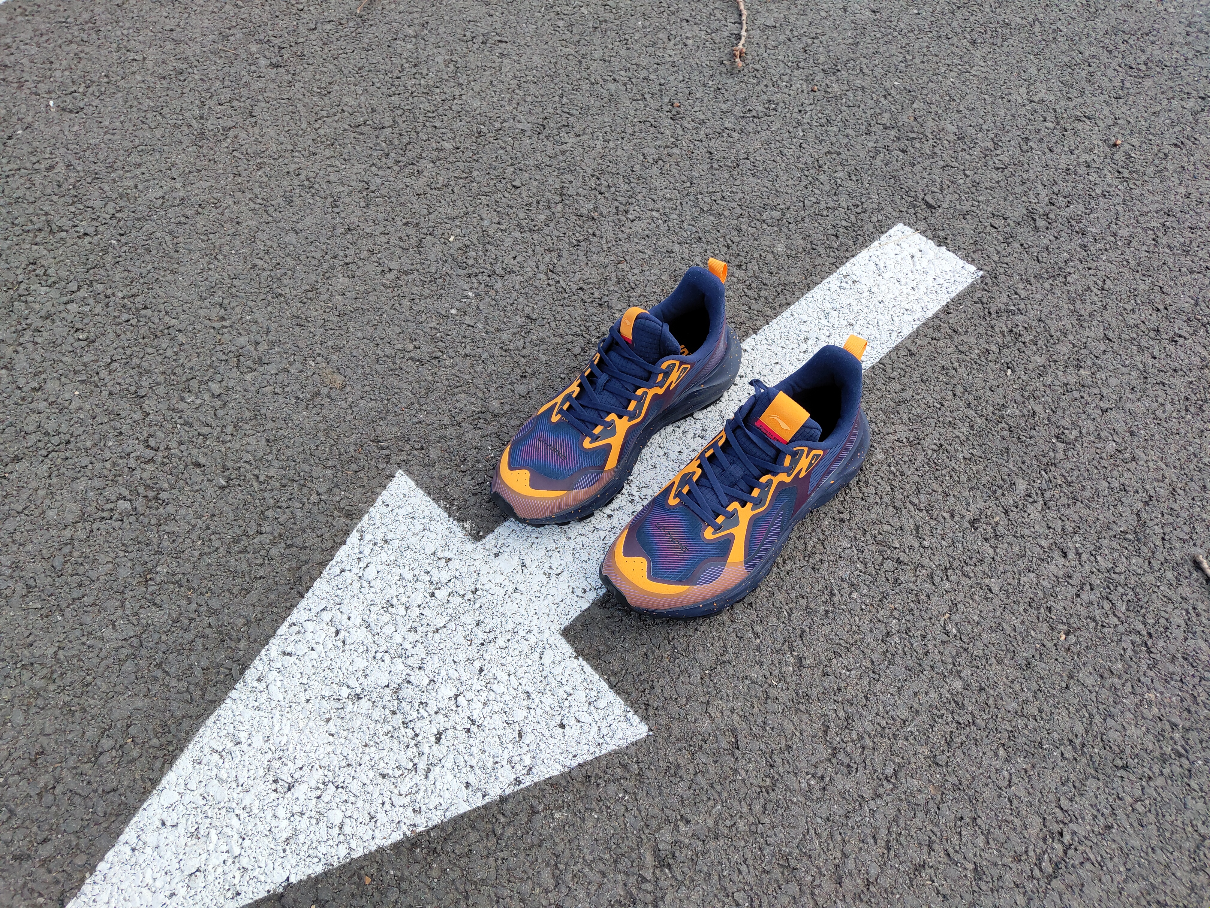 防雨雪运动鞋李宁,李宁无惧风雨