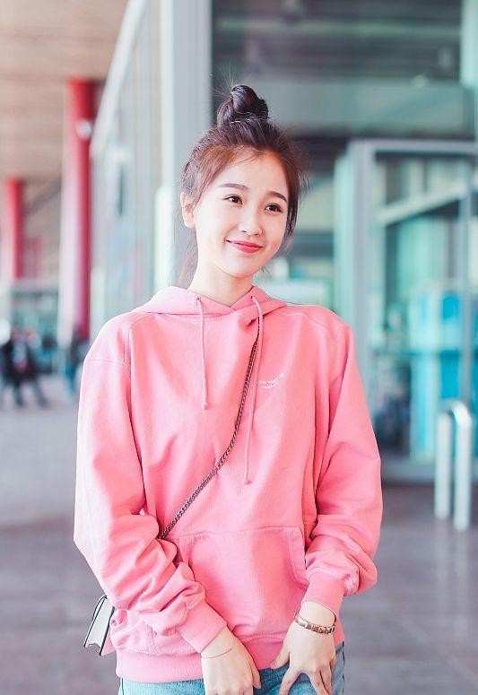 虞书欣同款粉蓝蓬蓬裙测评,虞书欣丸子头蓝色衣服