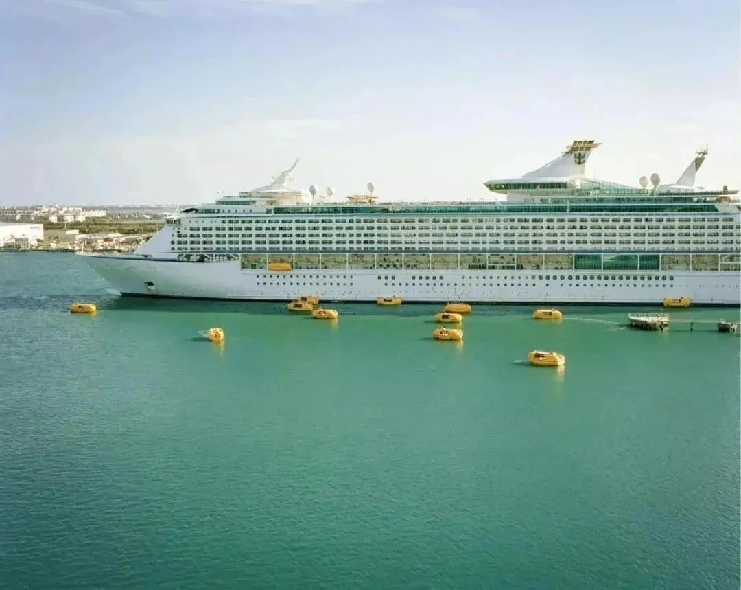 超级显白的色系穿搭快get起来吧,今年流行的亮色系穿搭叫什么