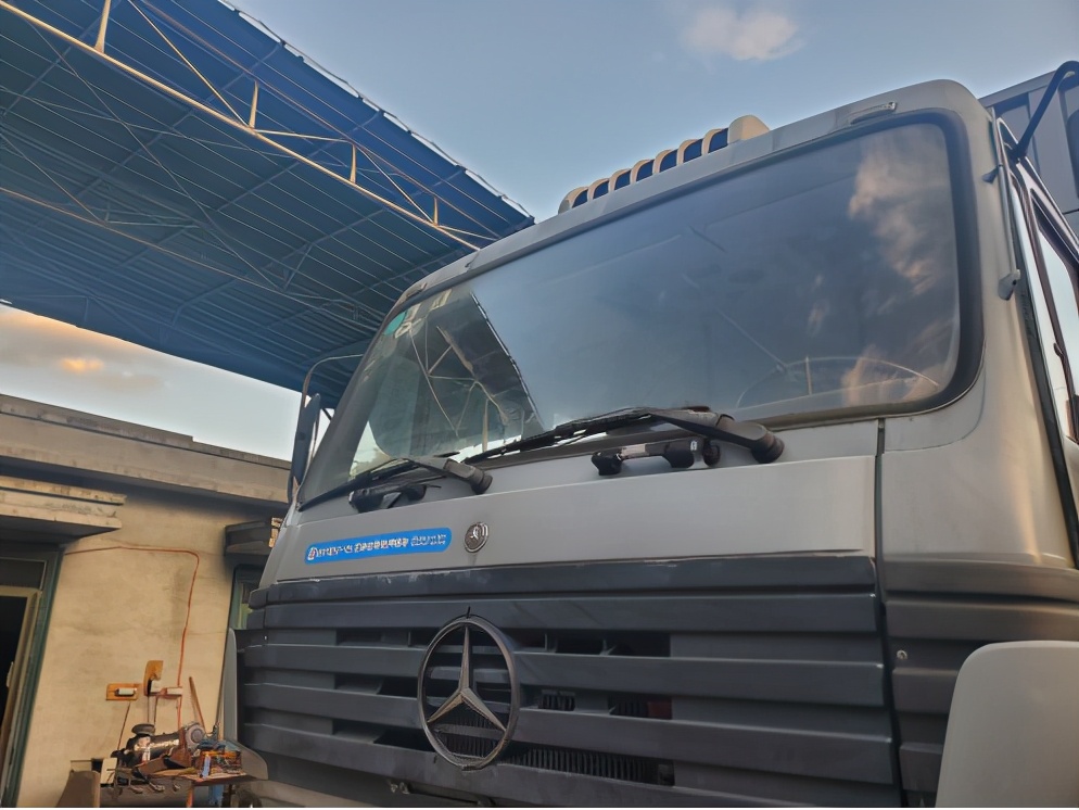 奔驰重卡和国产重卡哪个好,奔驰重卡有多厉害