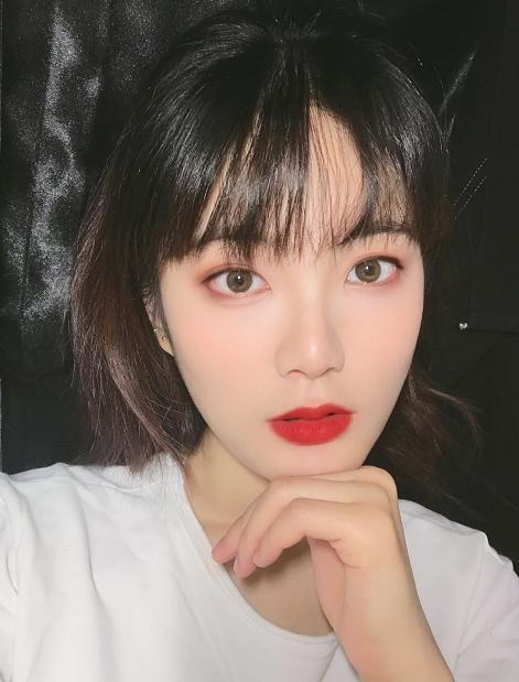 mac和雅诗兰黛粉底哪个好,mac和雅诗兰黛哪个更适合混油皮