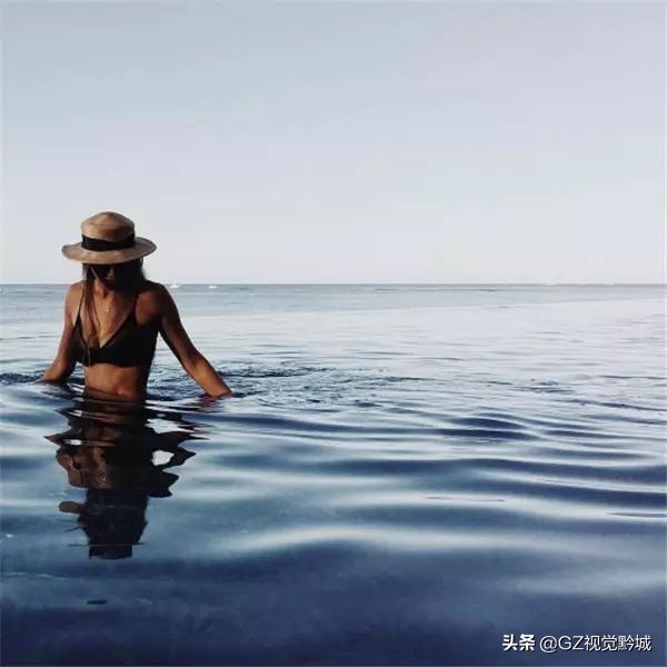 拍照时怎样克服不看镜头的尴尬感,解决拍照尴尬的技巧