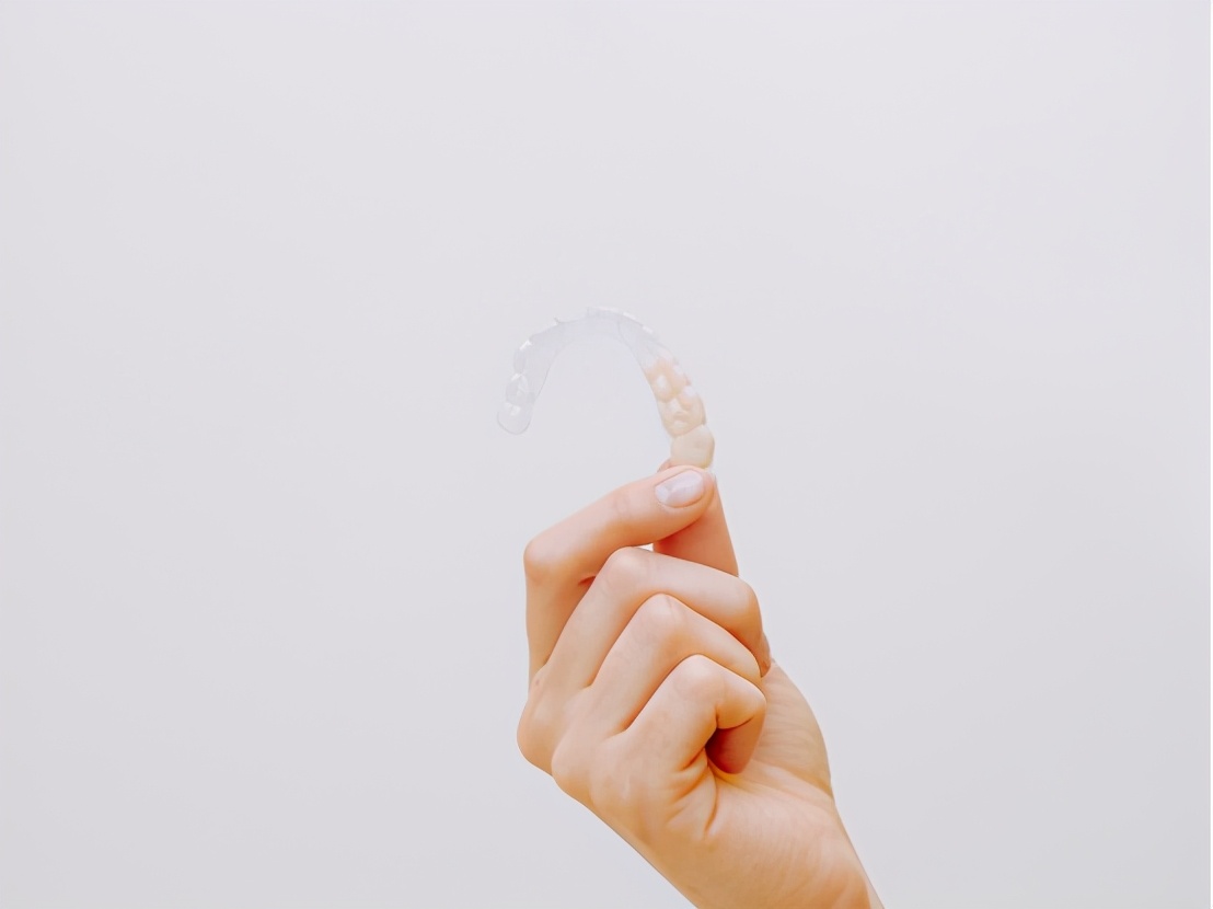 误吞硅胶牙套怎么办,误吞树脂牙套怎么处理