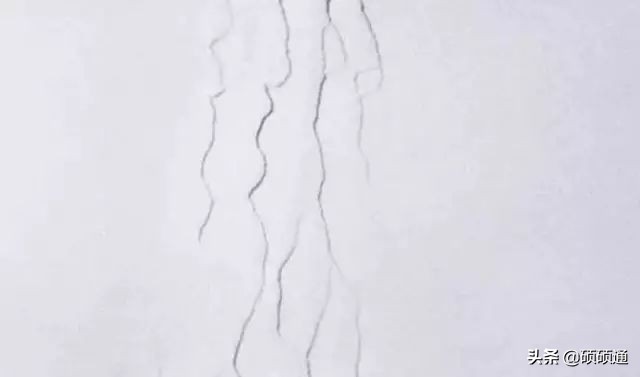 墙面开裂的最佳修补办法,墙面开裂掉皮如何修补视频