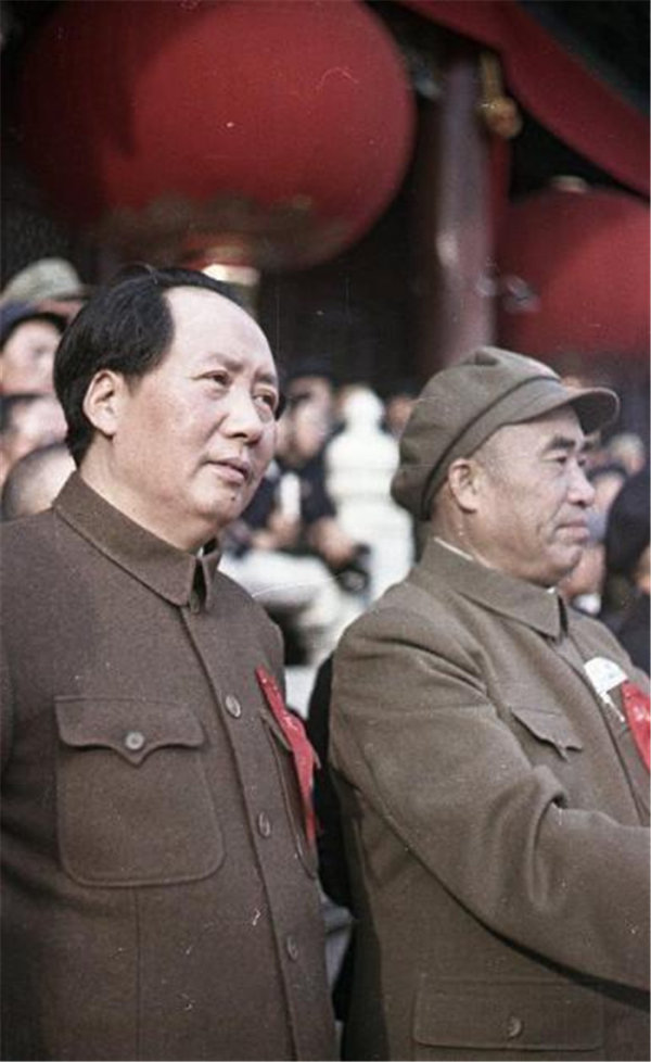 斯大林70大寿时,毛*东泽**为何送2万斤大葱萝卜白菜梨?别有用意