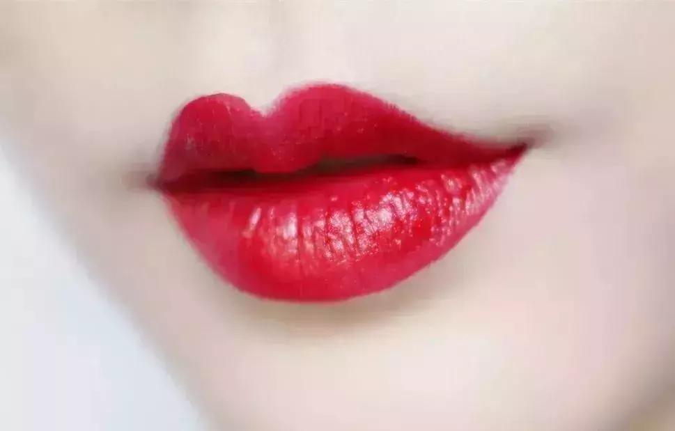 白桃乌龙口红适合黑黄皮,阿玛尼适合黑黄皮的口红