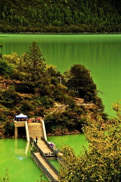 巴松措最近期攻略,巴松措可以开进去吗