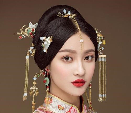 长发及腰的简单大气新娘发型,13款新娘发型最新风格