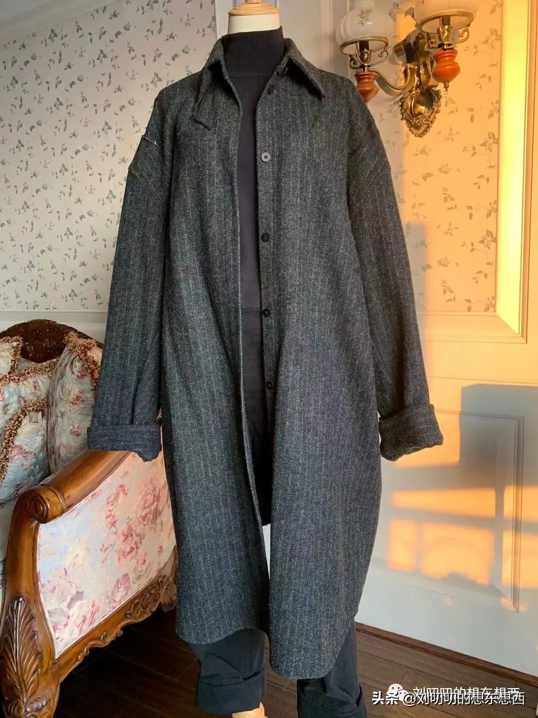 女人背厚夏天适合穿什么样的衣服,宽肩厚背的人穿什么好看