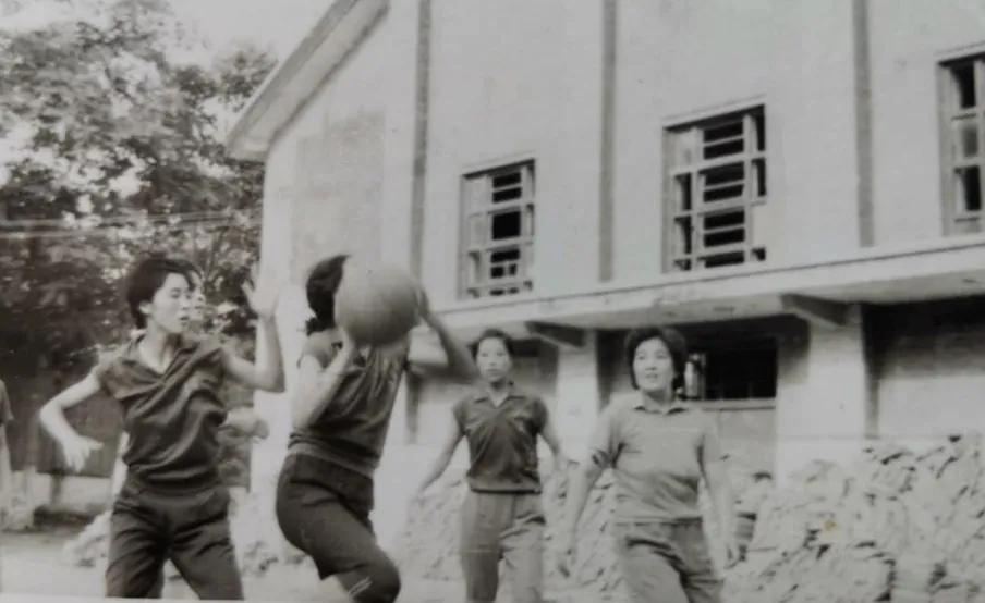 他是峰峰体育界的传奇，他的学生桃李满天下