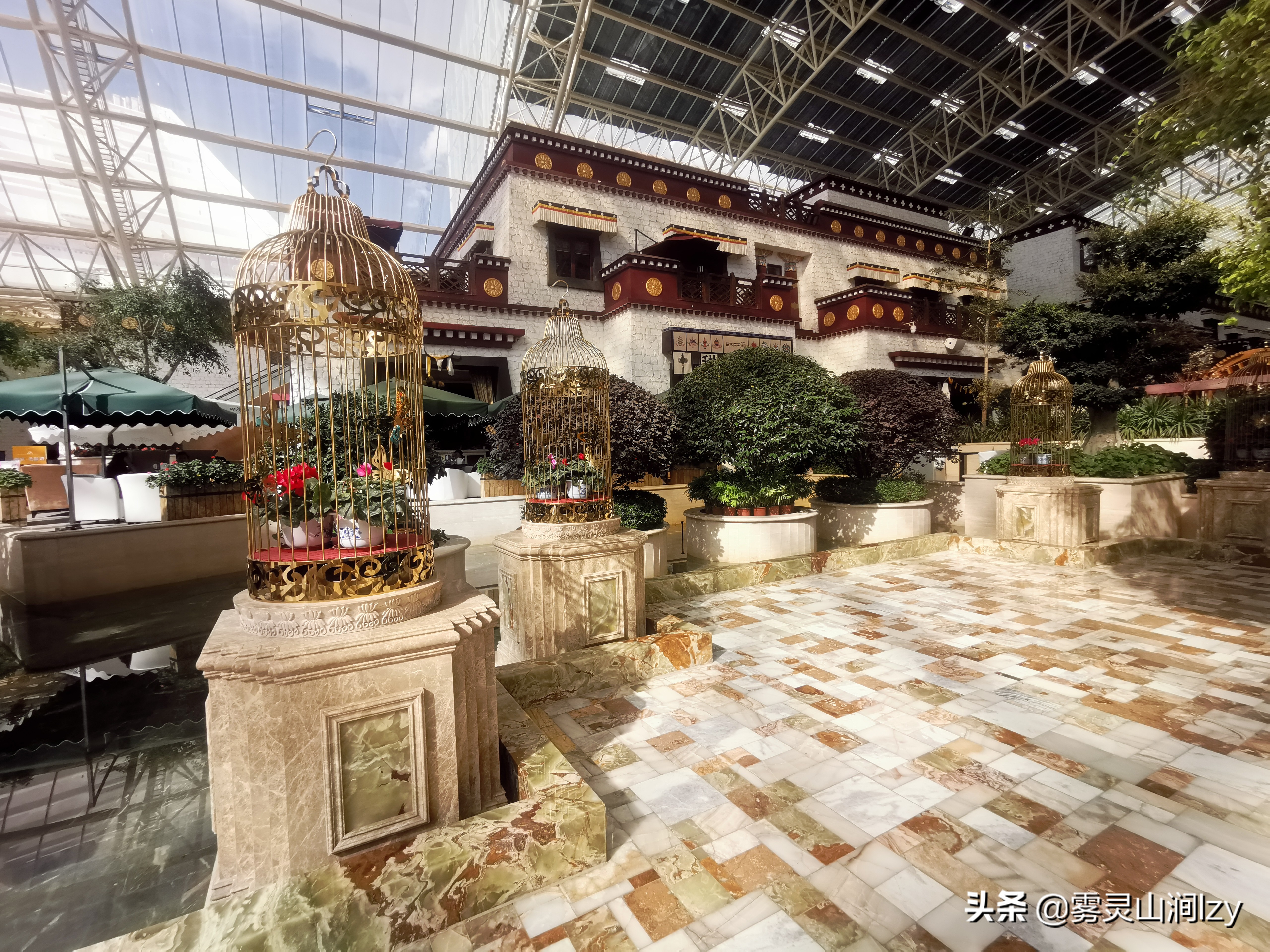 蓝天白云下的雪域高原布达拉宫,蓝天之下日光之城简介