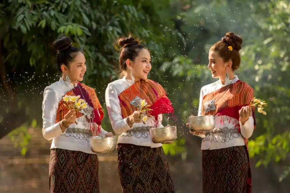 泰国泼水节天团,泰国超燃泼水节