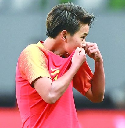 中国女足赢了不惧伤痛,史诗级逆转中国女足