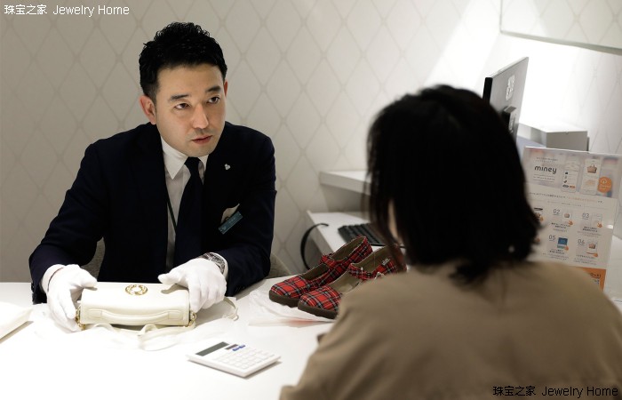 法国专柜卡地亚love戒指价格,在日本花3800万买郊区别墅