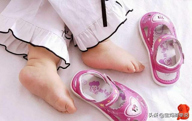 两种鞋最伤宝宝脚,这三种鞋子最伤脚最好别穿了