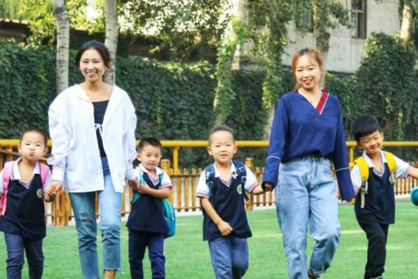 公立幼儿园跟私立幼儿园学生区别,私立幼儿园和公立学校有什么区别