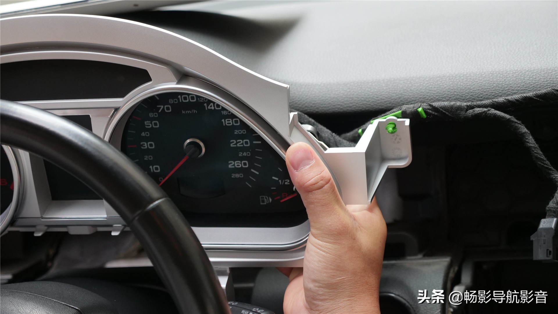 奥迪q7改内饰导航,奥迪q7改装大屏导航线束